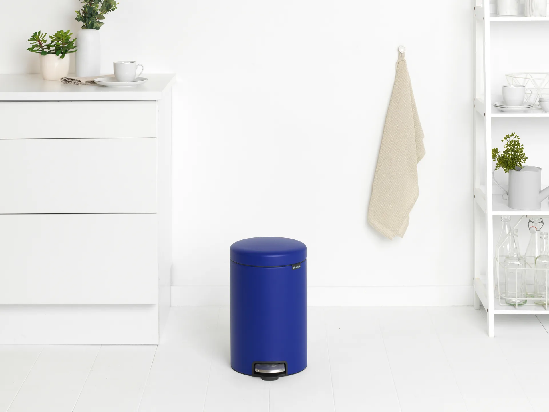 New Icon pedal bin 12 liter, Mineral powerful blue Brabantia