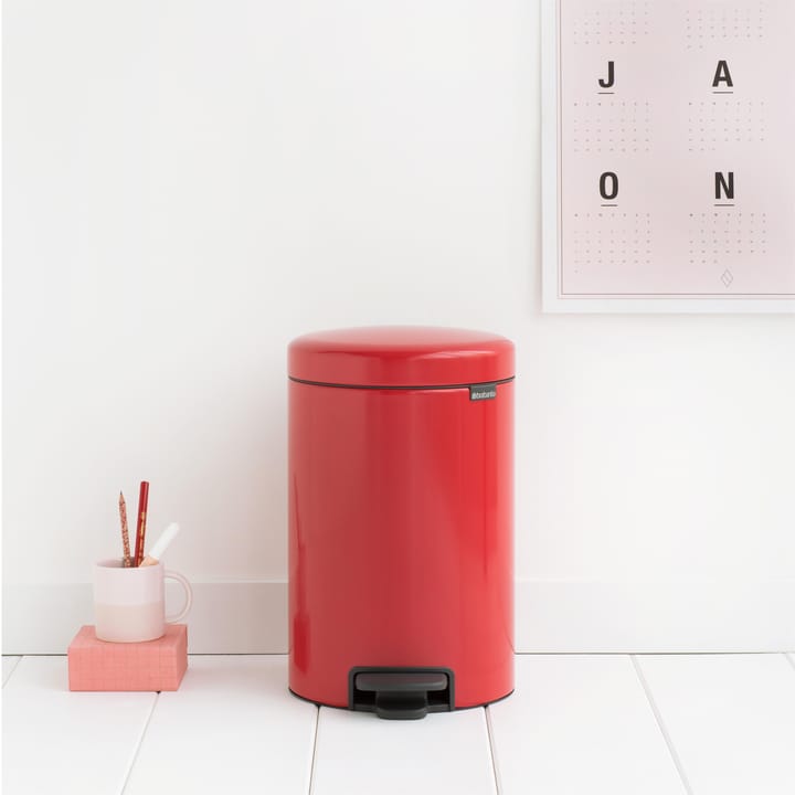 New Icon pedal bin 12 liter, passion red Brabantia