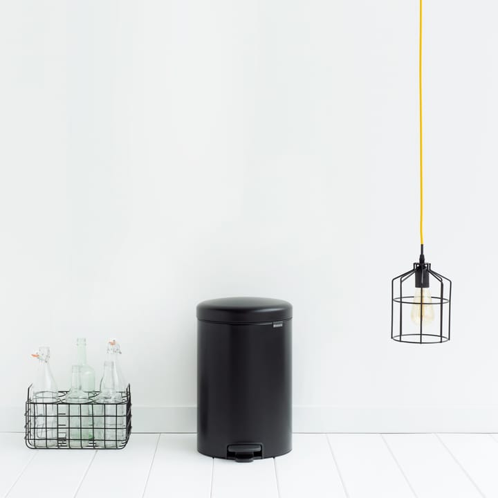 New Icon pedal bin 20 liter - matte black - Brabantia