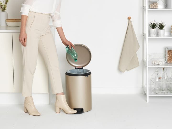 New Icon pedal bin 20 liter - Metallic Gold - Brabantia