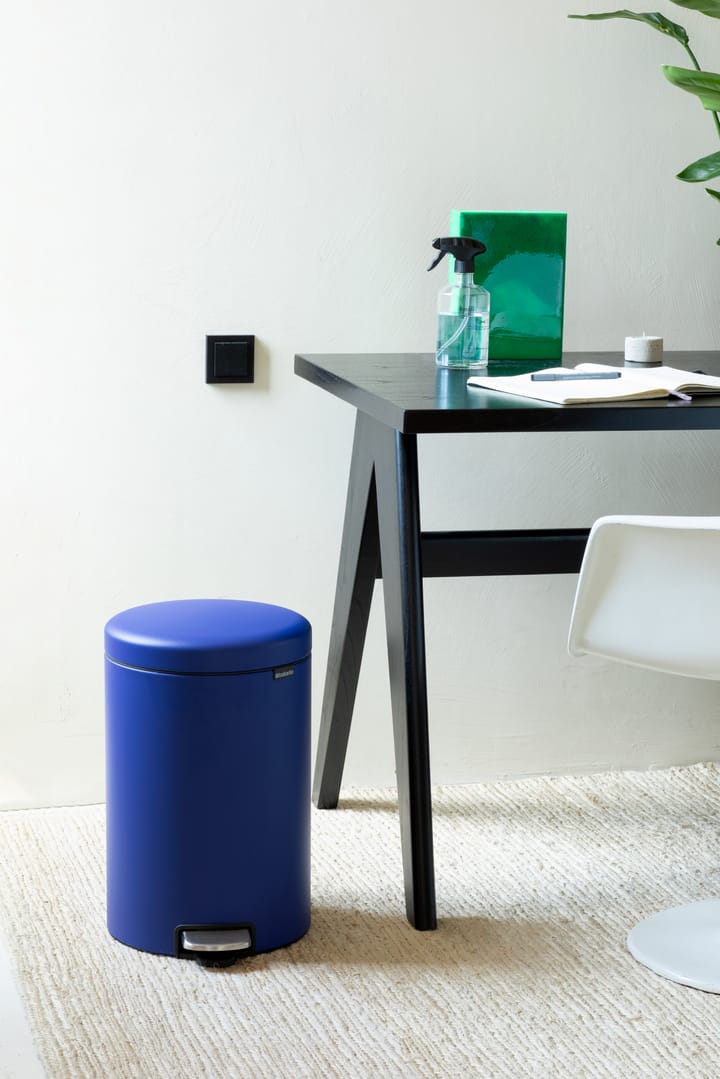 New Icon pedal bin 20 liter, Mineral powerful blue Brabantia