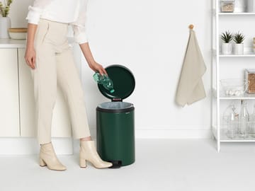 New Icon pedal bin 20 liter - Pine green - Brabantia