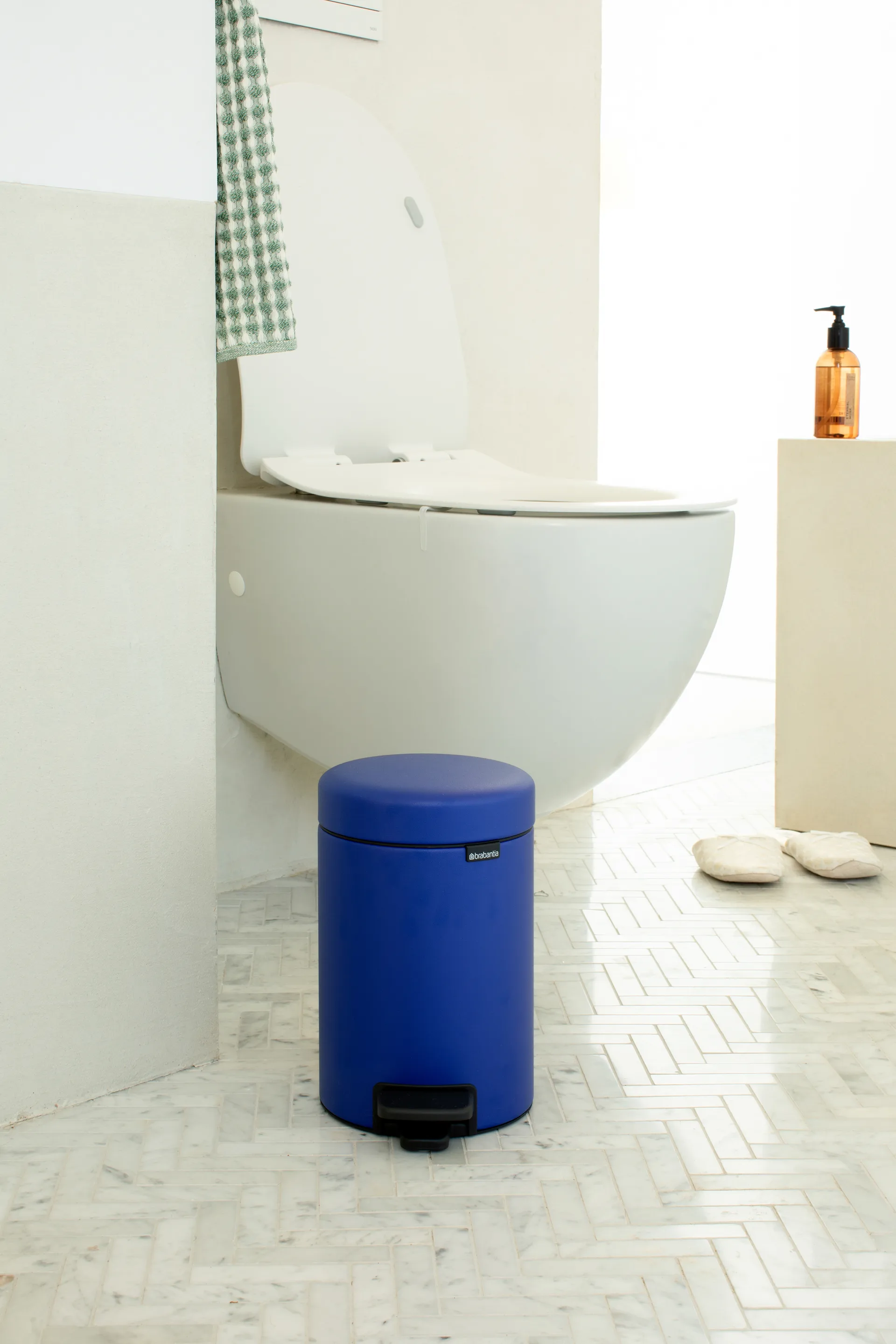 New Icon pedal bin 3 liter, Mineral powerful blue Brabantia