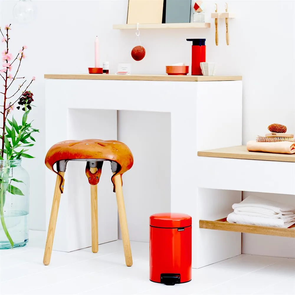 New Icon pedal bin 3 liter, passion red Brabantia