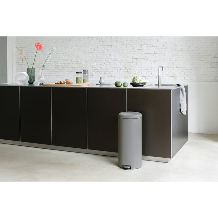 New Icon pedal bin 30 liter - Mineral concrete grey - Brabantia