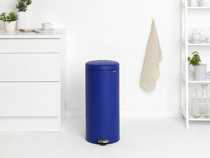 New Icon pedal bin 30 liter, Mineral powerful blue Brabantia