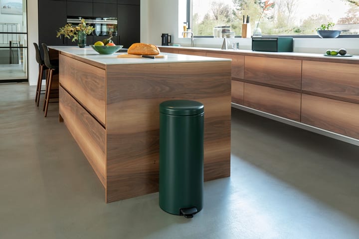 New Icon pedal bin 30 liter, Pine green Brabantia
