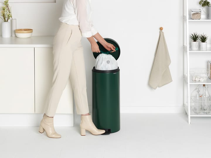 New Icon pedal bin 30 liter - Pine green - Brabantia