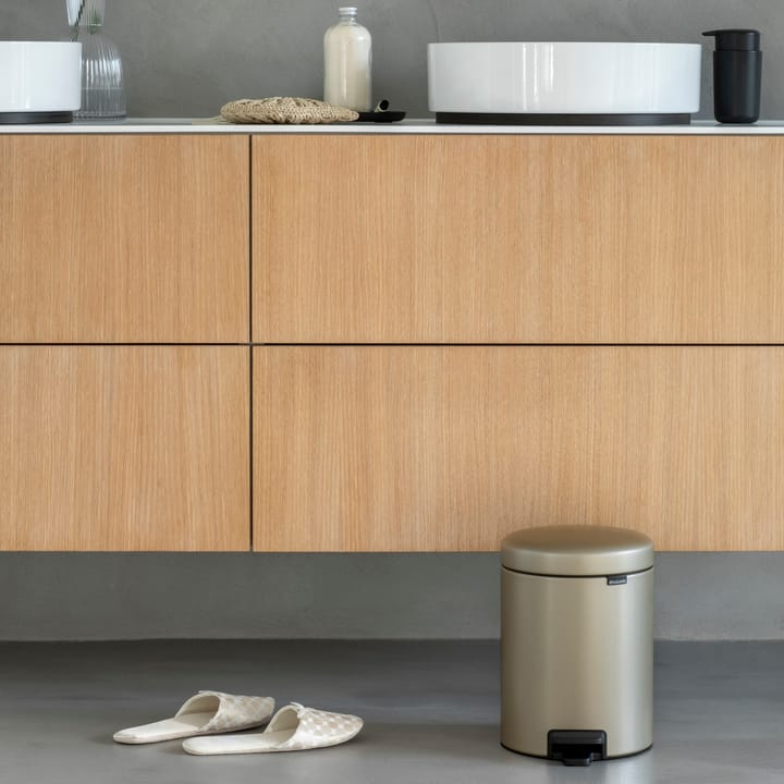 New Icon pedal bin 5 liter - champagne - Brabantia