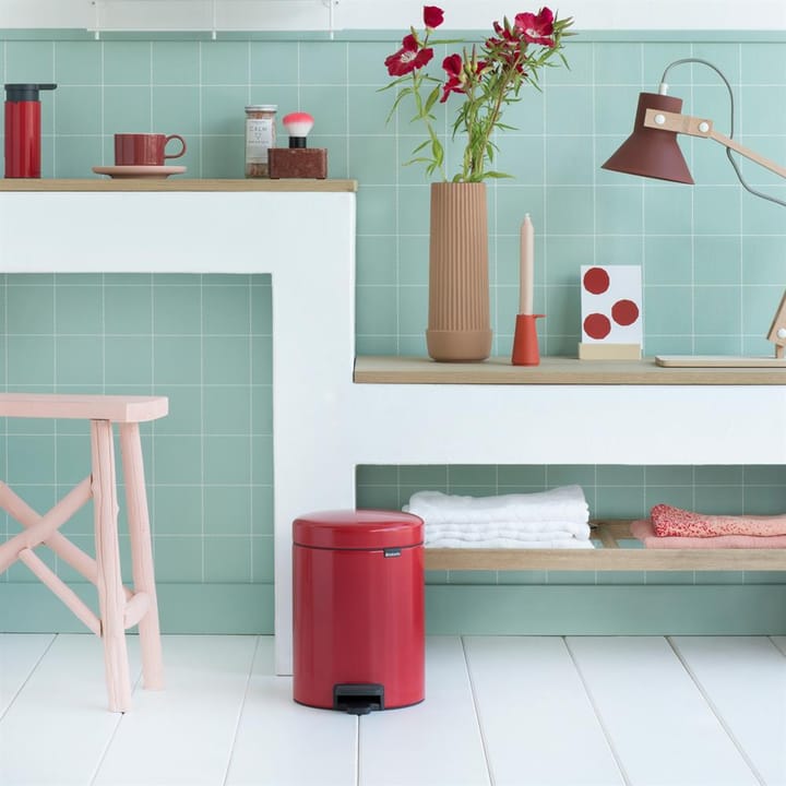 New Icon pedal bin 5 liter, passion red Brabantia