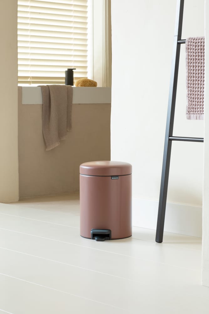 New Icon pedal bin 5 liter - Satin taupe - Brabantia