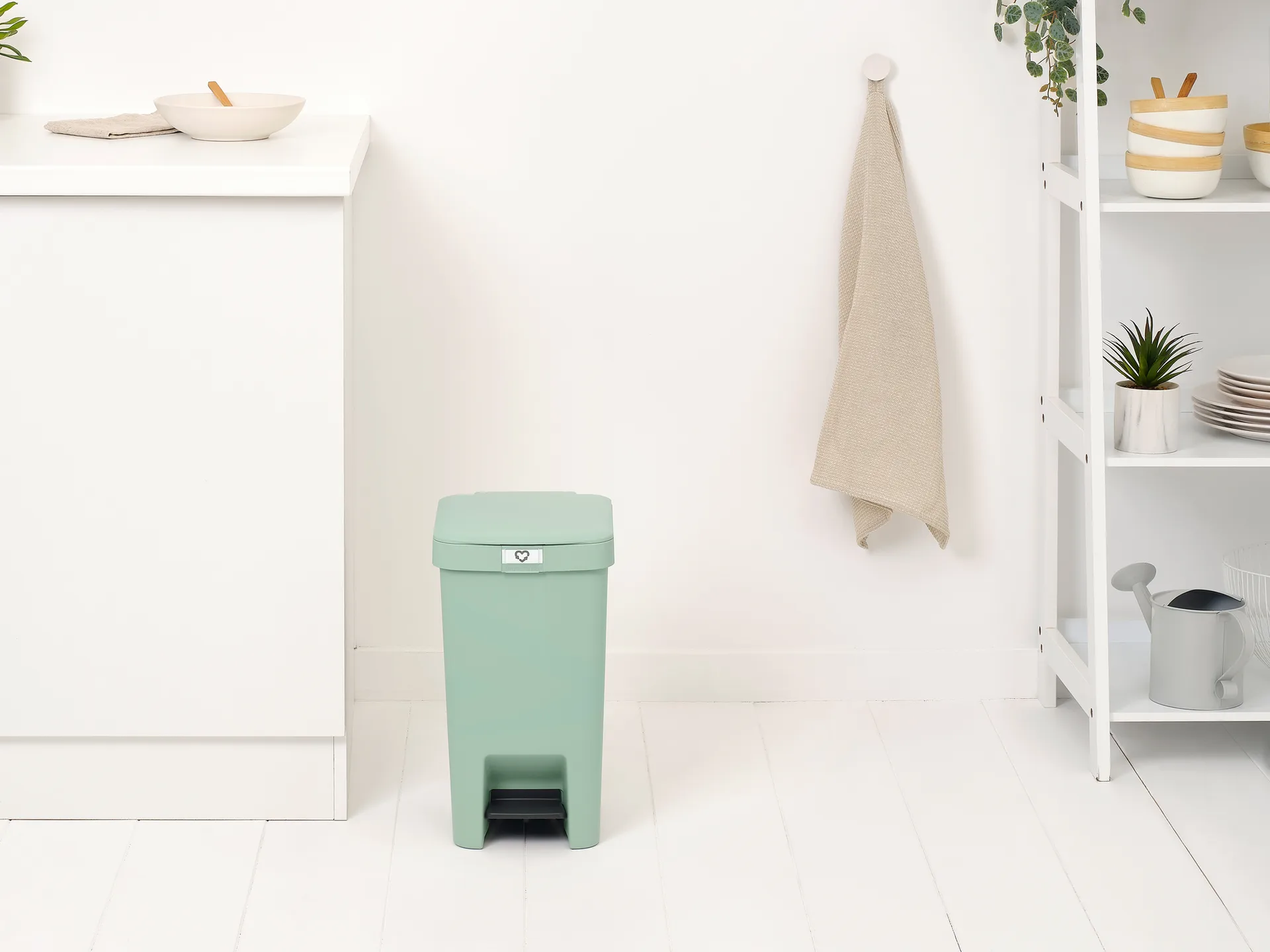 StepUp pedal bin 16 L, Jade green Brabantia