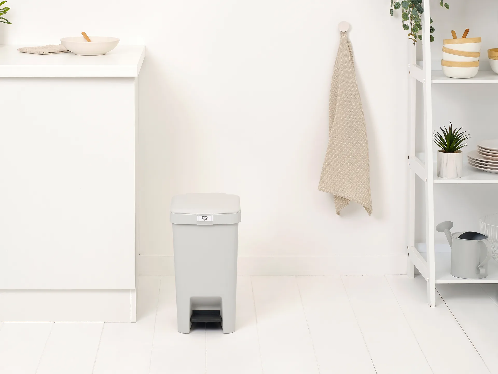 StepUp pedal bin 16 L, Light grey Brabantia