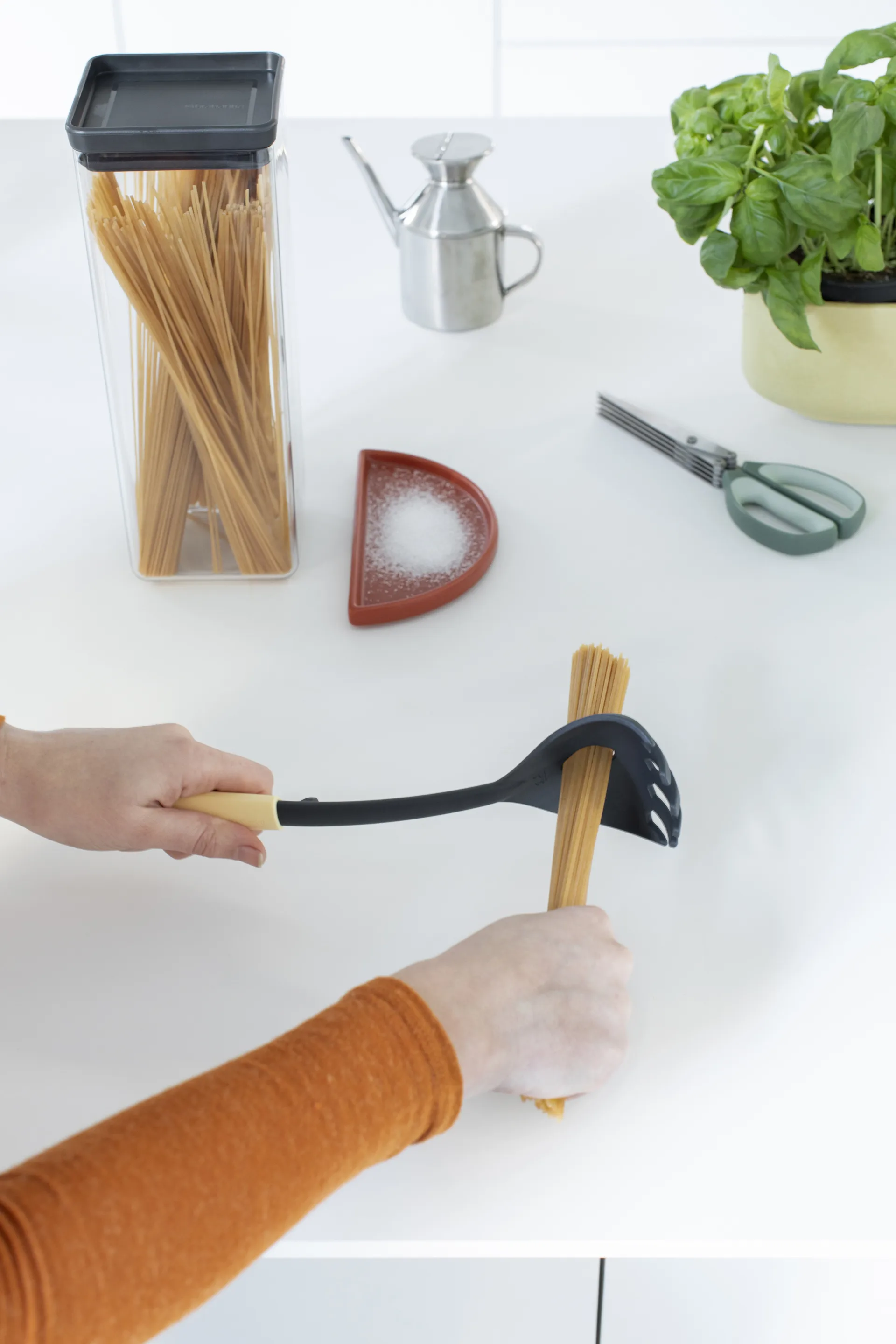 TASTY+ square storage jar 2.5 L, Dark grey Brabantia