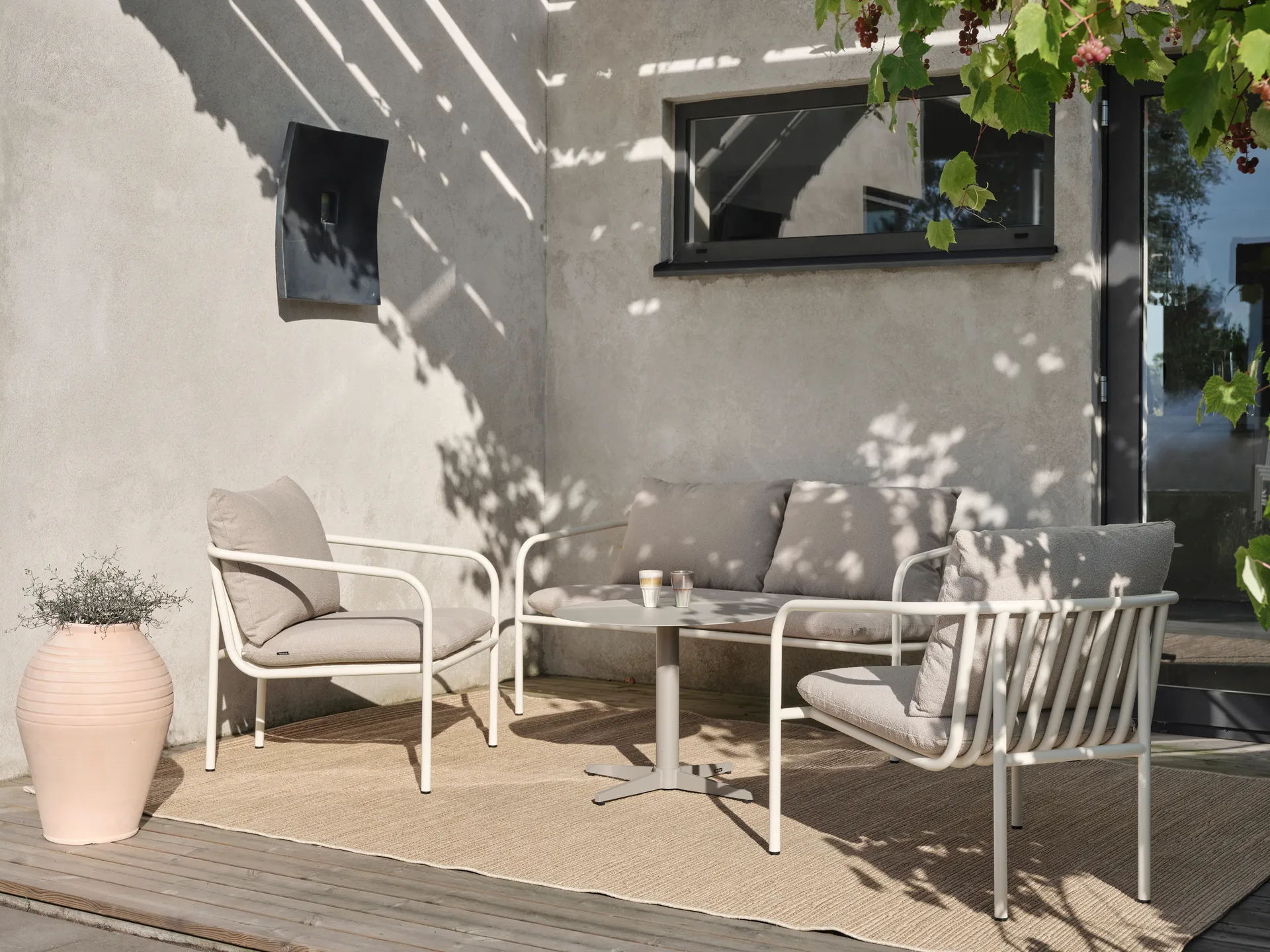 Bendt lounge chair, Teddy beige-pearl white Brafab