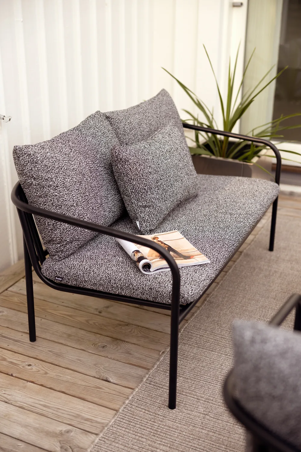 Bendt sofa, Black-teddy ant Brafab