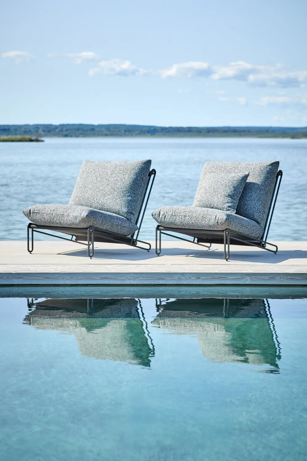 Blixt lounge armchair, Black-teddy ant Brafab