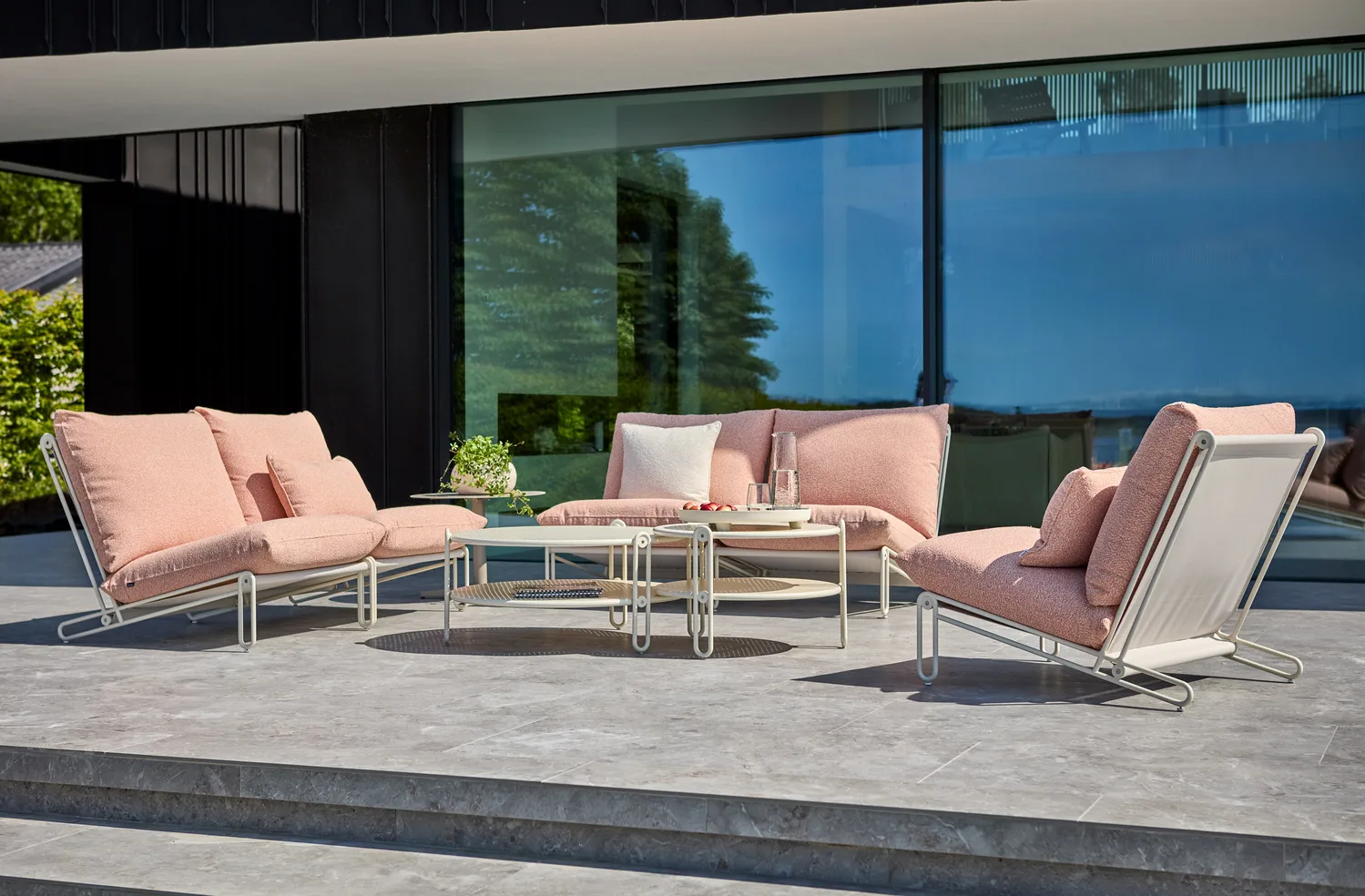 Blixt lounge armchair, Pearl white-teddy orange Brafab