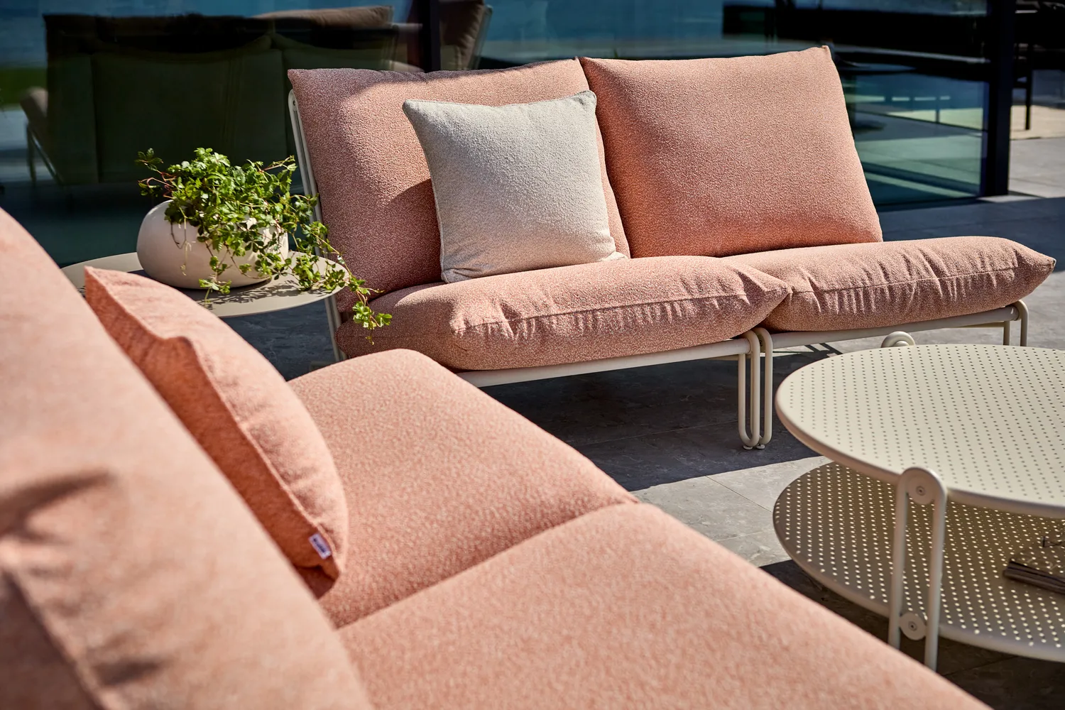 Blixt lounge armchair, Pearl white-teddy orange Brafab