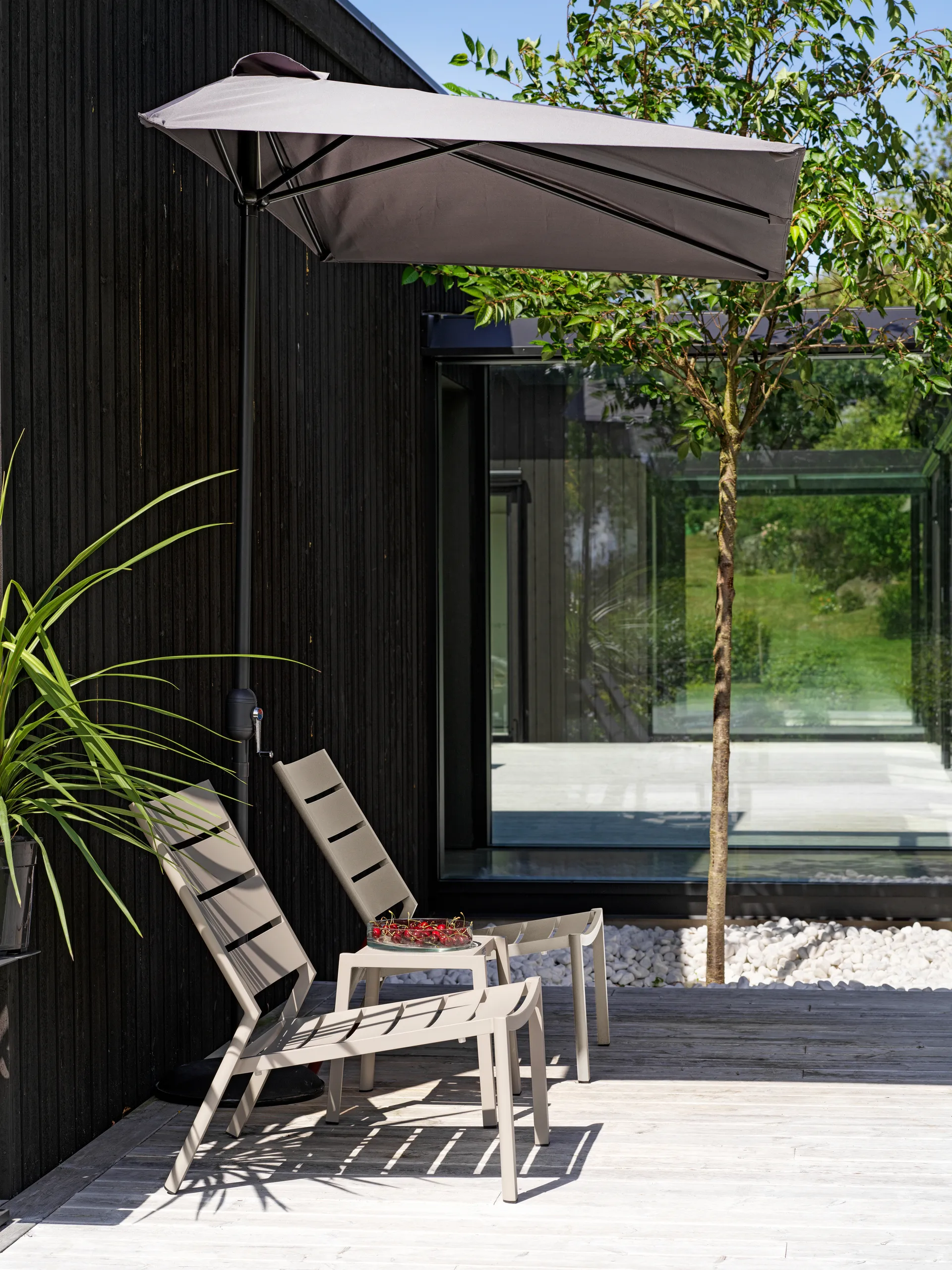 Delia lounge chair, Dusty green Brafab