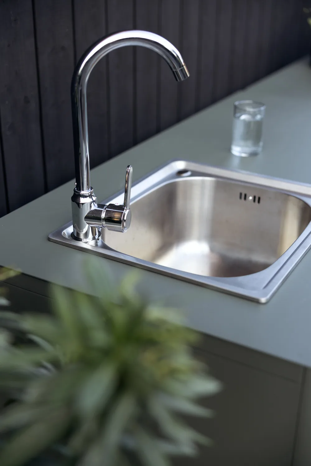 Kelia outdoor kitchen base cabinet with sink, Nordic green, 121x90x64 Brafab