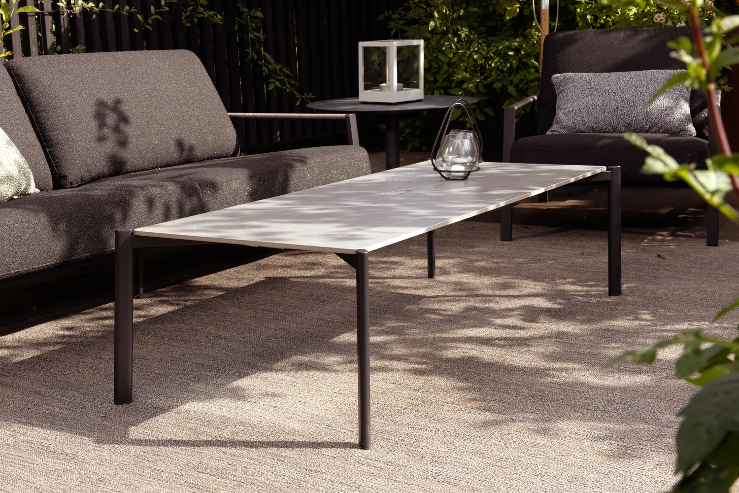 Lyra armchair, Black-teddy black Brafab