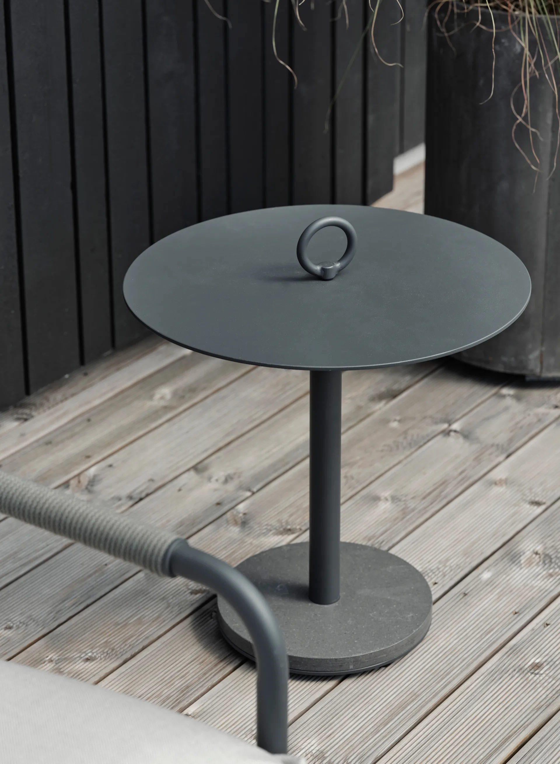 Niobe side table, Anthracite Brafab