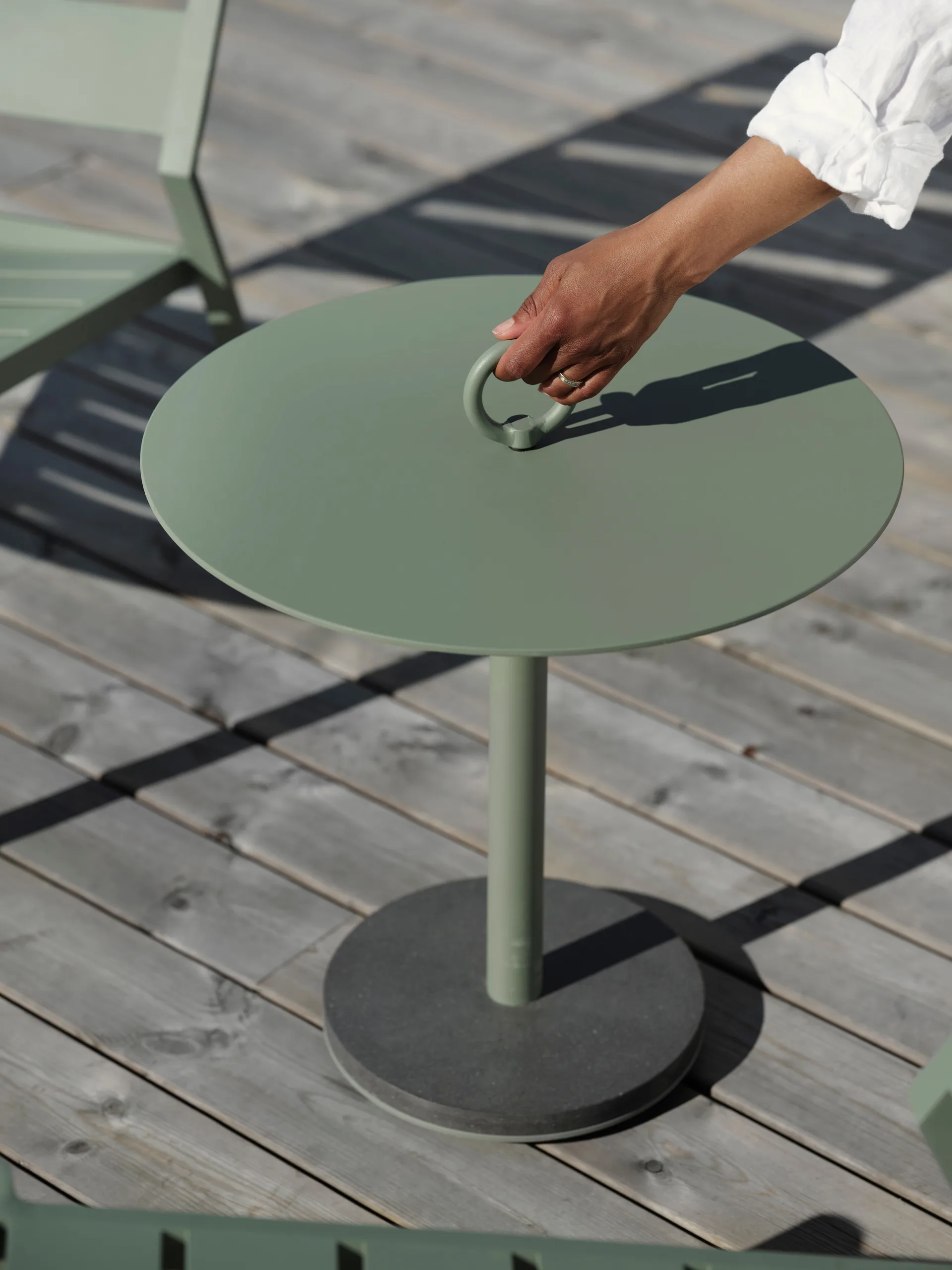 Niobe side table, Green Brafab