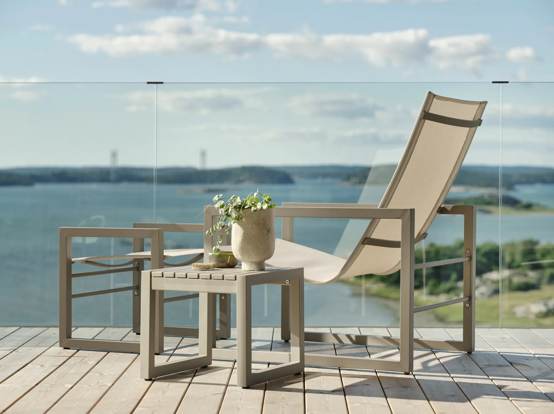 Vevi side table, Black Brafab