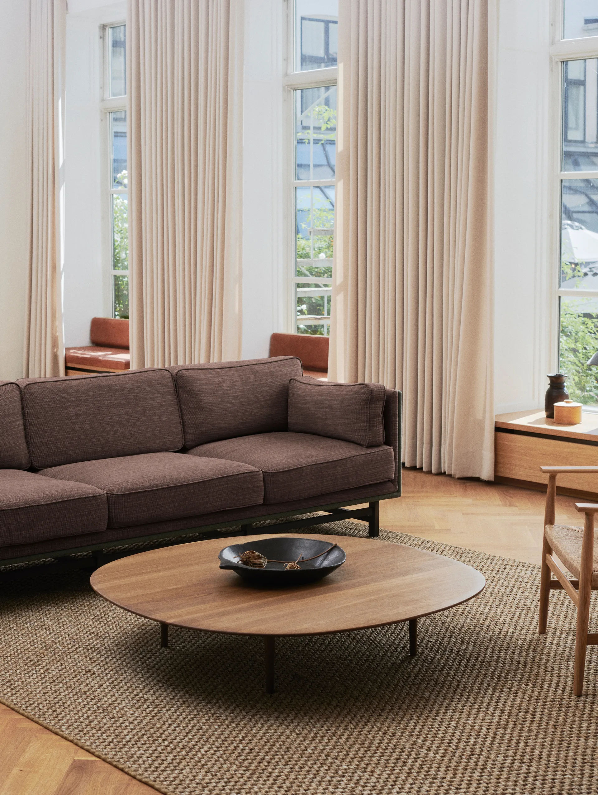 Jari coffee table Ø118 cm, Smoke oiled oak Brdr. Krüger