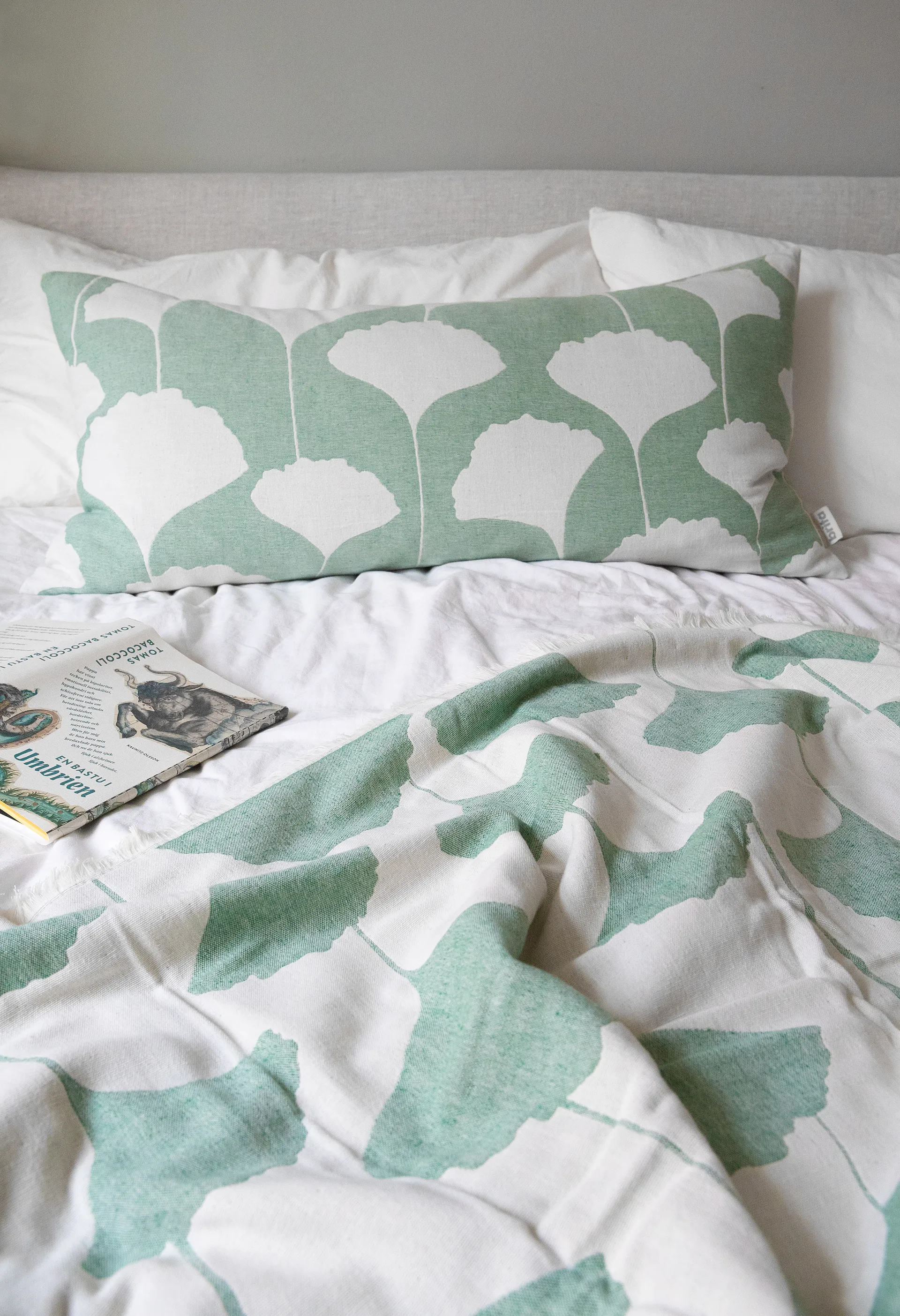 Ginko pillowcase 40x80 cm, Green-white (Emerald) Brita Sweden