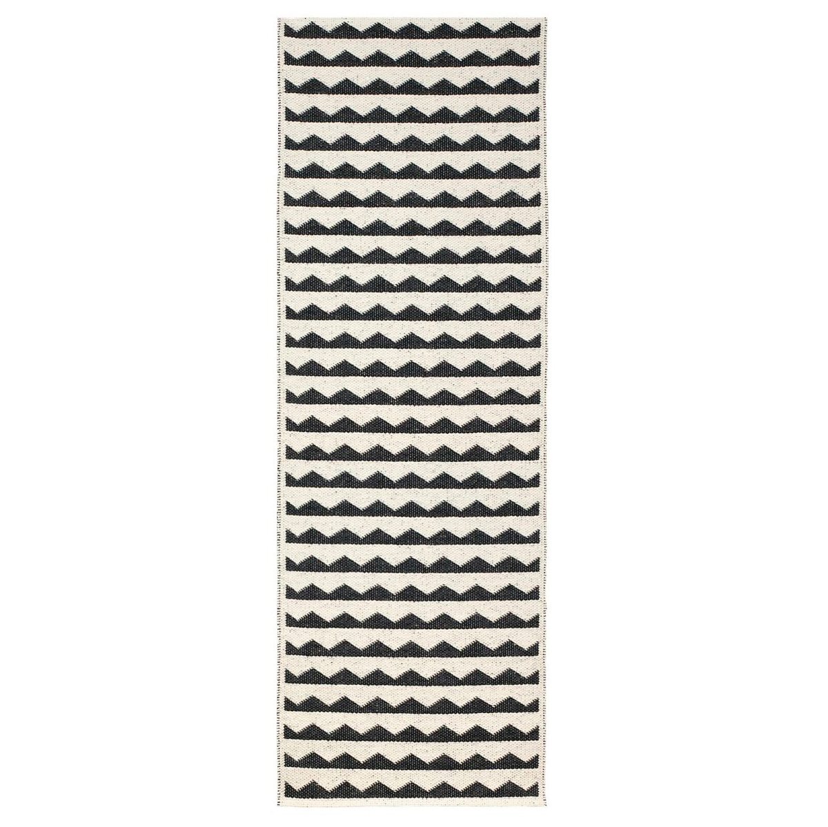 Brita Sweden Gittan rug black 70x100 cm | Scandinavian Design | Plastic rugs | Red