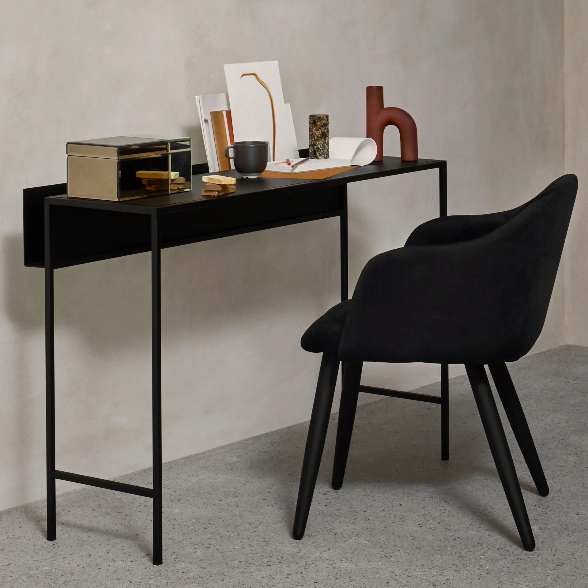 Eli mug with handle 20 cl, matte charcoal Broste Copenhagen