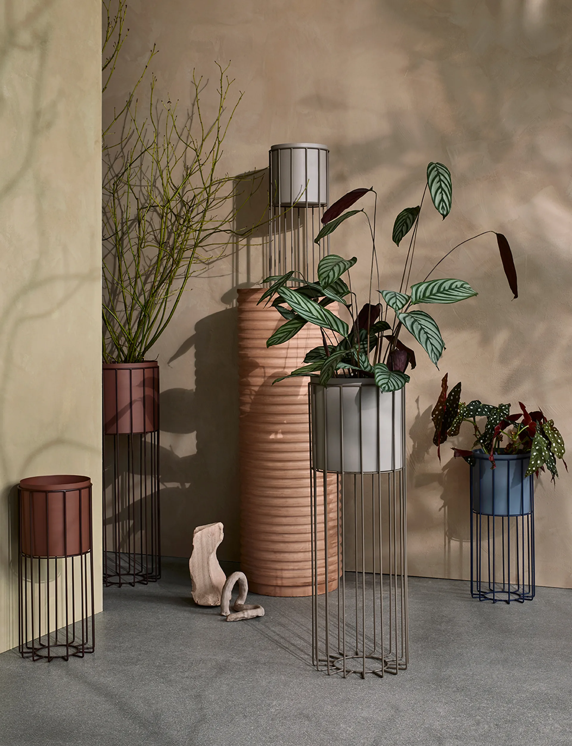 Fenja flower pot with stand 2 parts, Tradewinds Broste Copenhagen