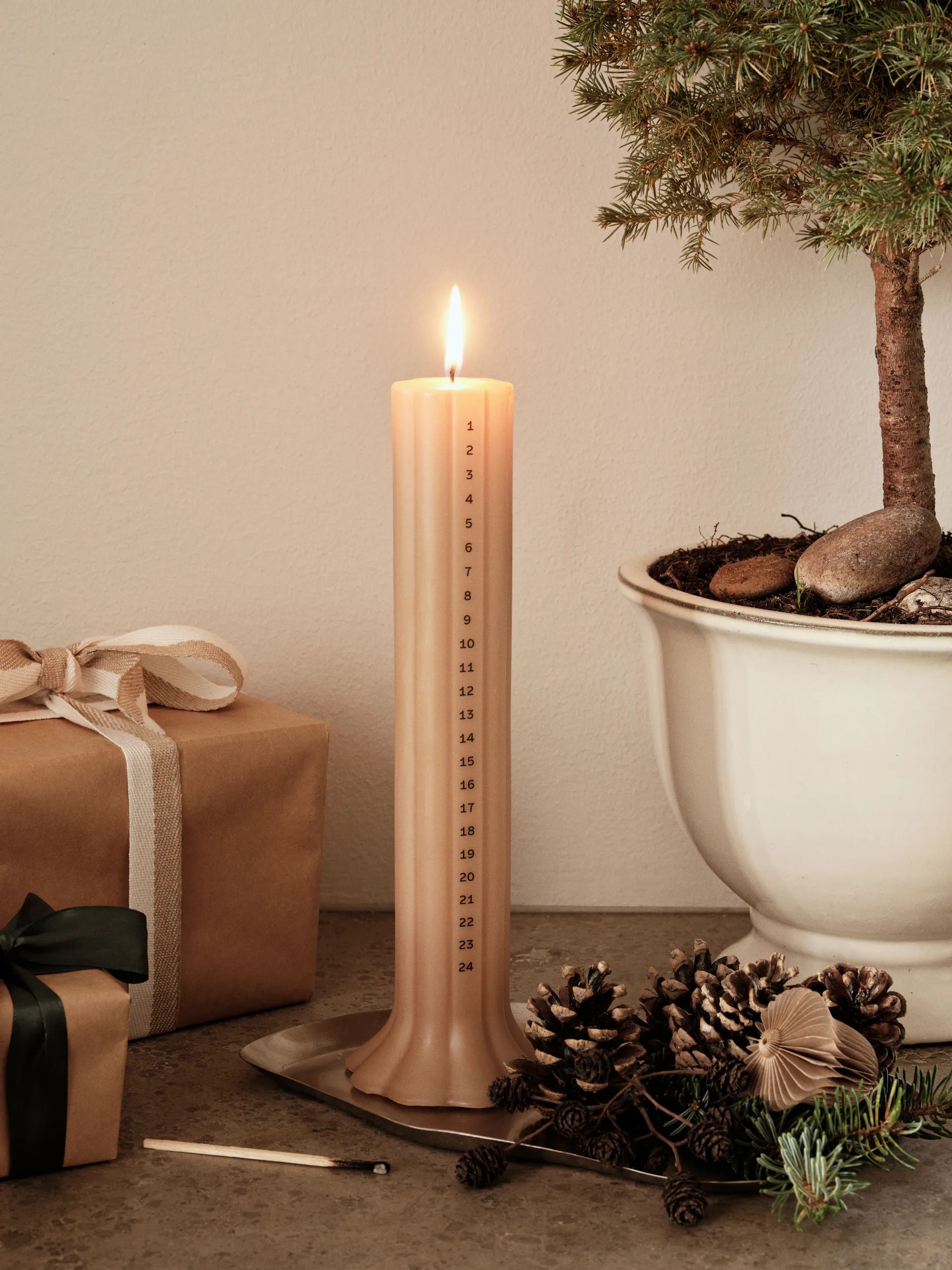 Heli calendar candle, Walnut Broste Copenhagen