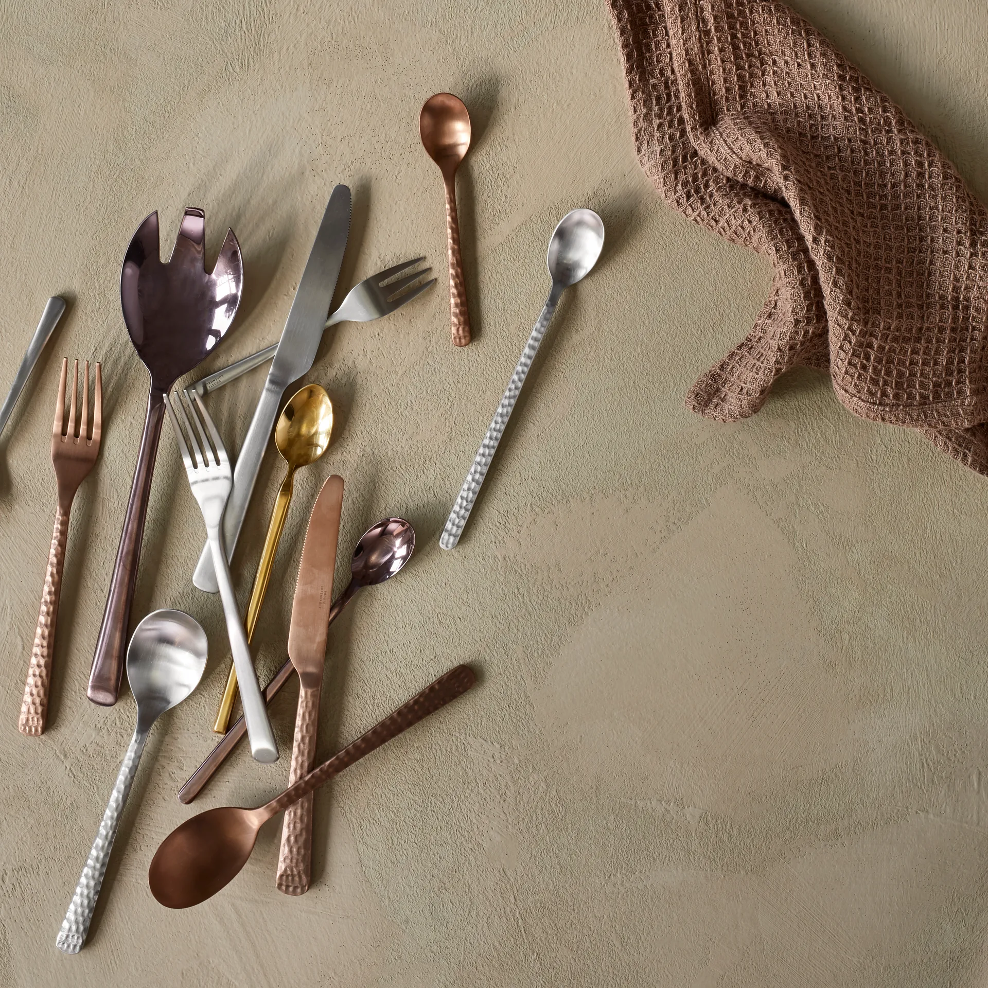 Hune cutlery 16 pcs, copper hammered Broste Copenhagen