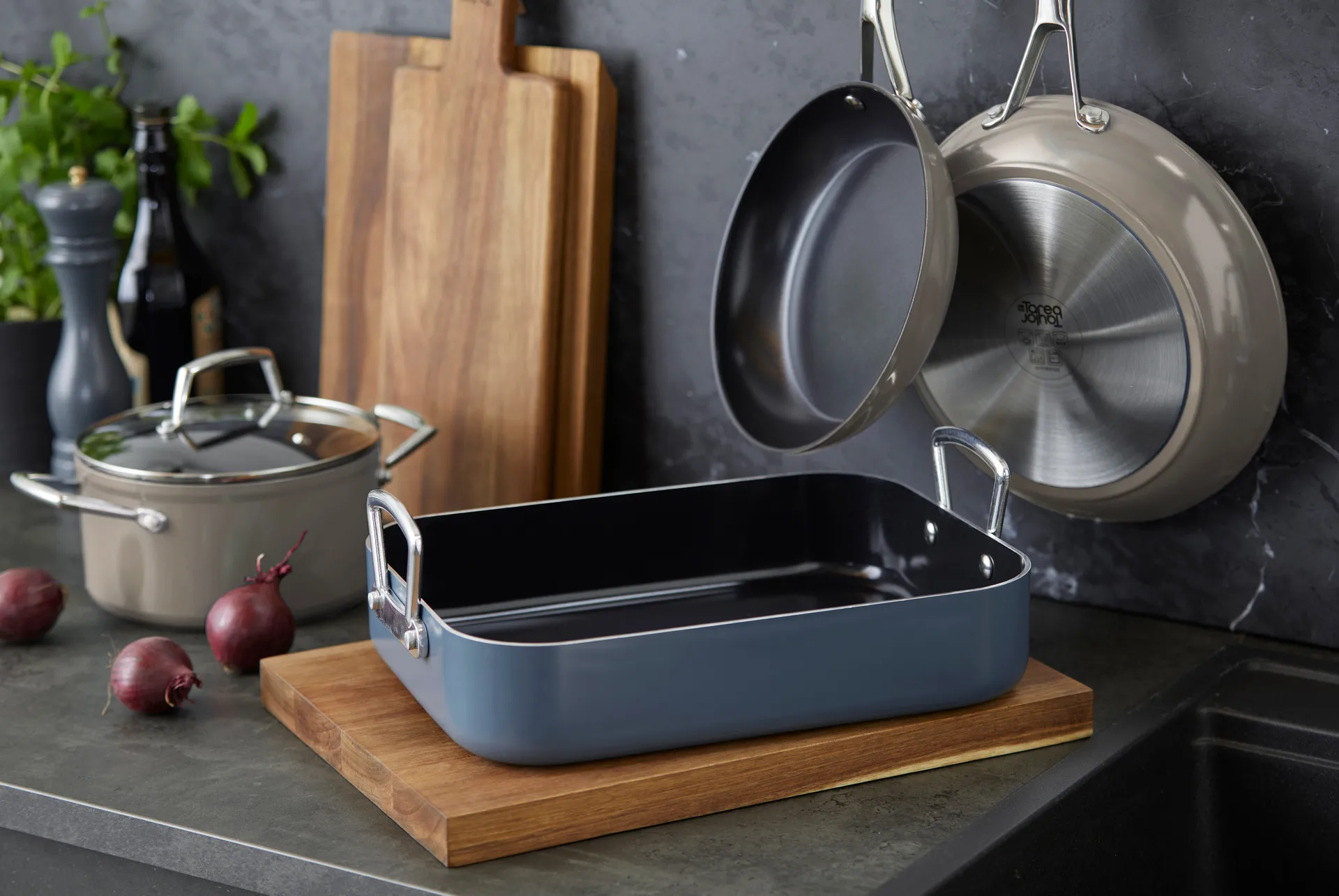 Vivian frying pan aluminium Ø28 cm, Beige By Tareq Taylor