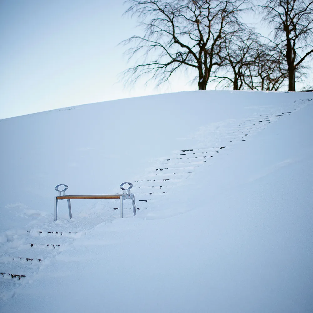 Skillinge bench, Oak oil, raw aluminum stand Byarums bruk