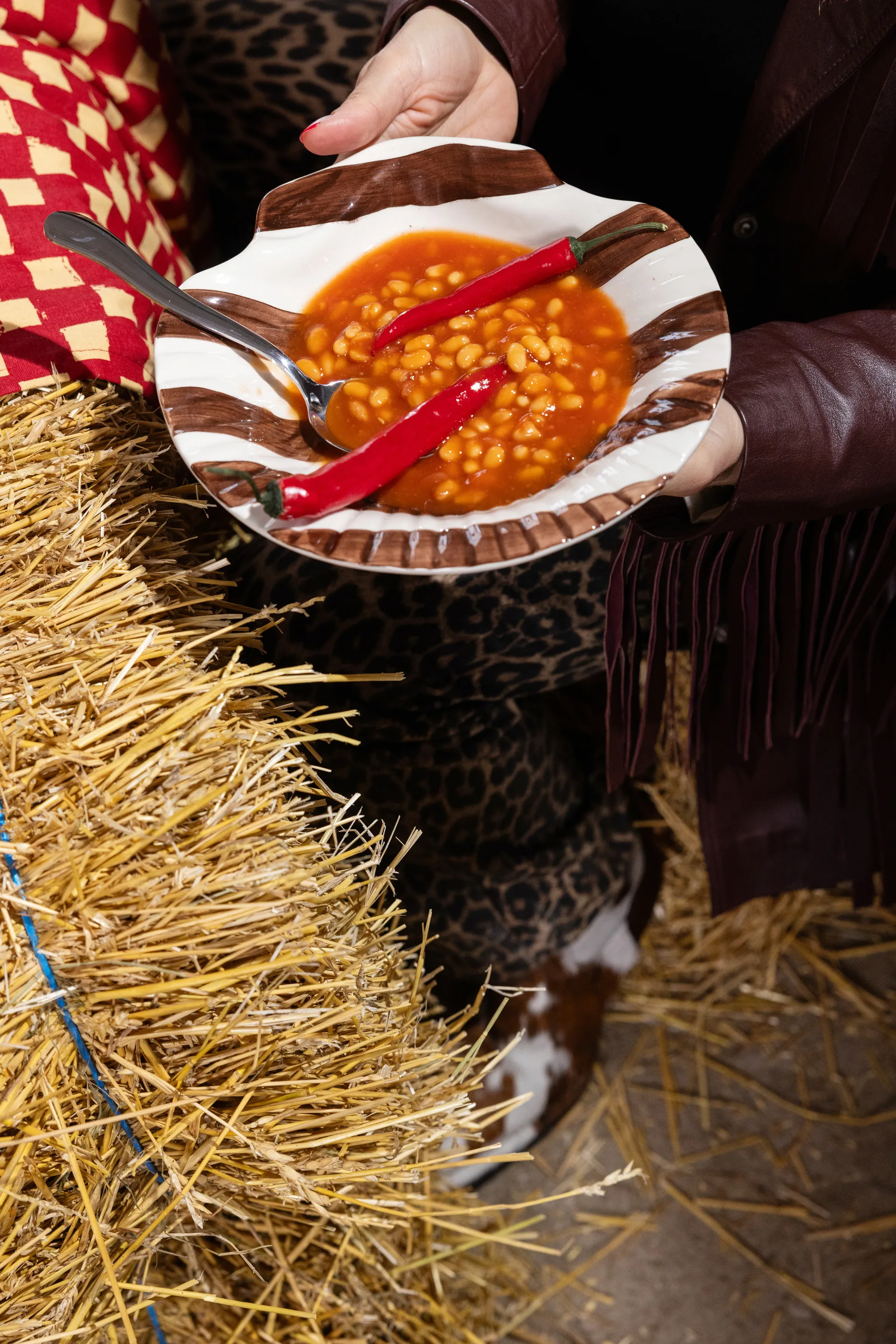 Armona stripe plate 23.5x23.5 cm, Dark brown-white Byon