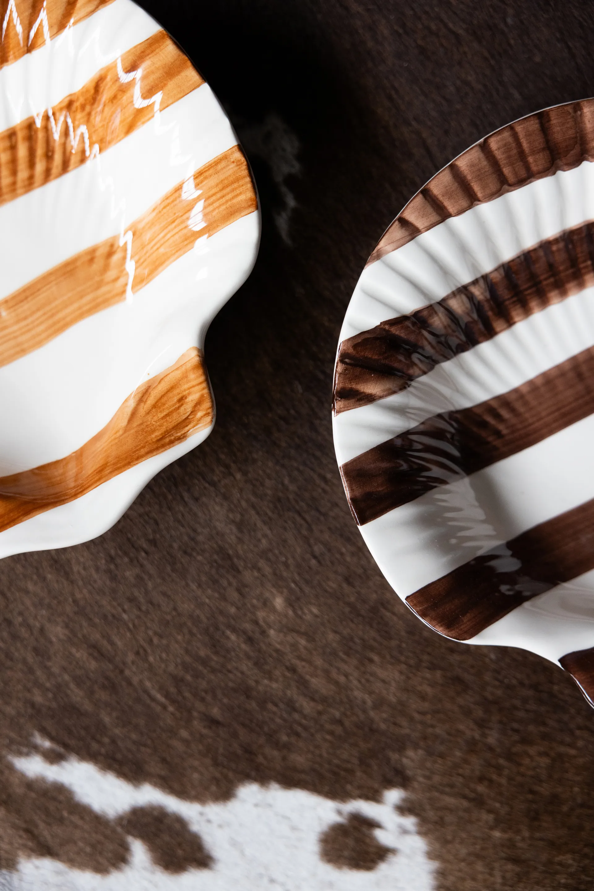 Armona stripe plate 23.5x23.5 cm, Dark brown-white Byon