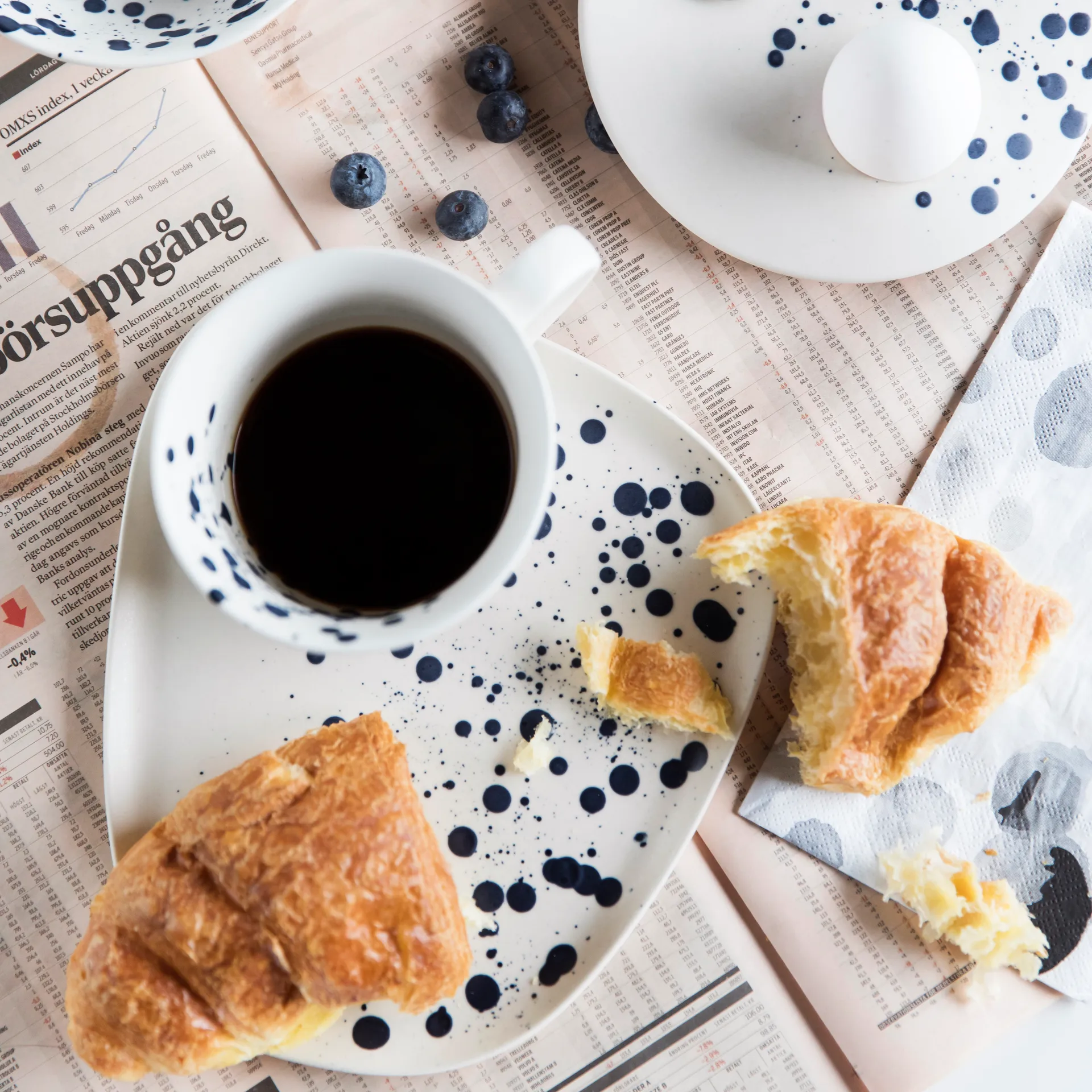 Dottie mug, Black-white Byon