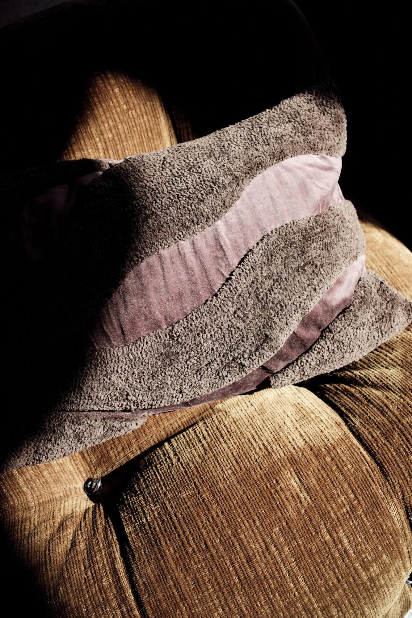 Fluffy cushion 50x50 cm, Brown, 40x60 cm Byon