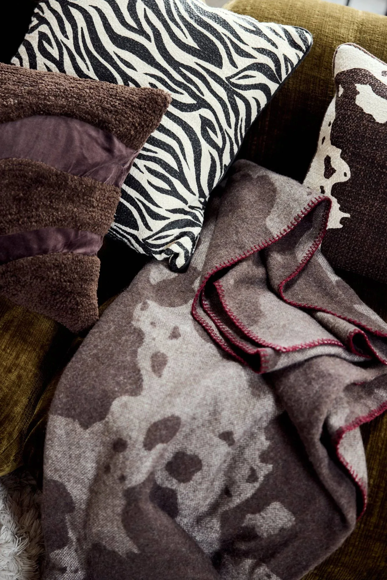 Fluffy cushion 50x50 cm, Brown, 40x60 cm Byon