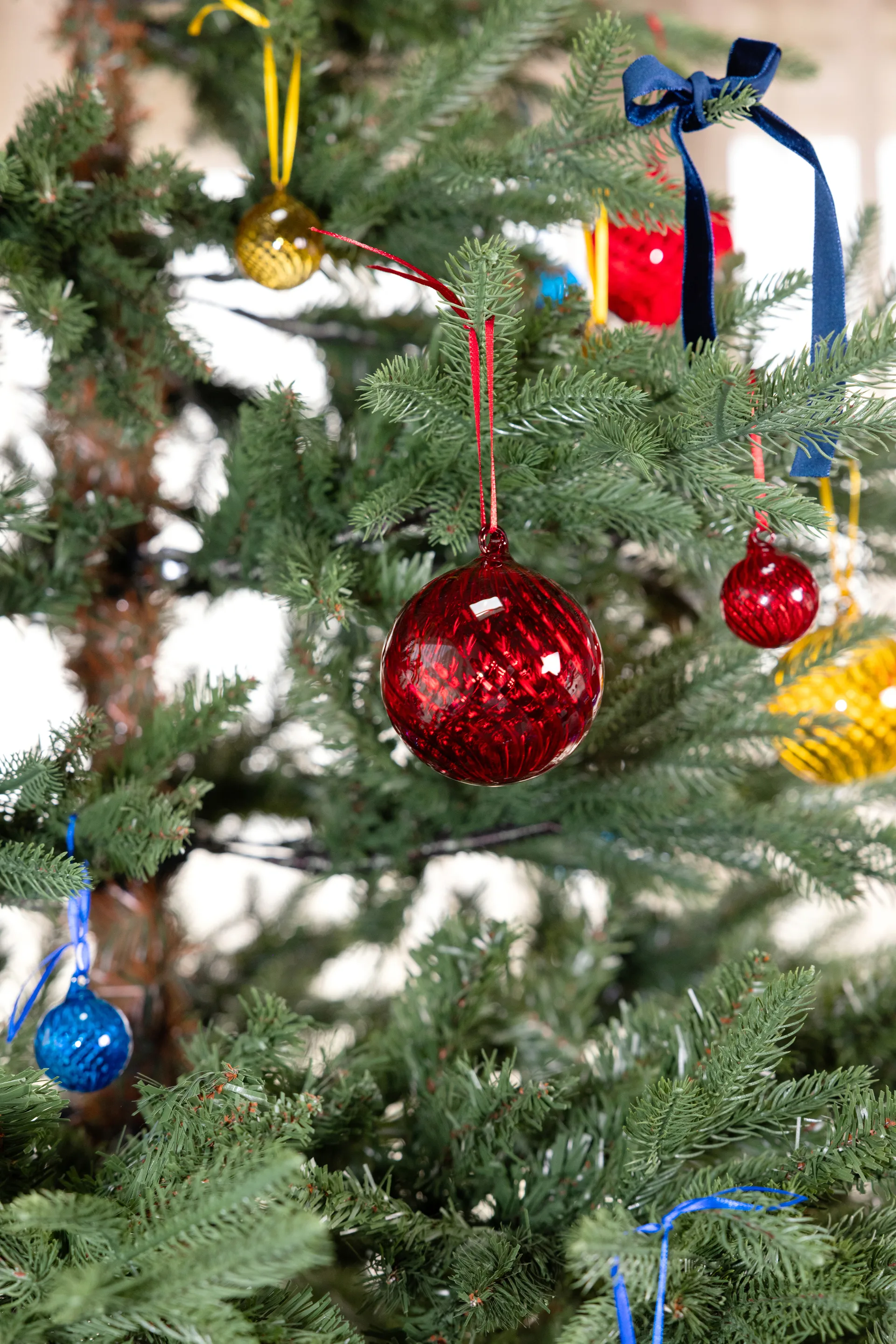 Opacity Christmas tree bauble M Ø8 cm 2-pack, Red Byon