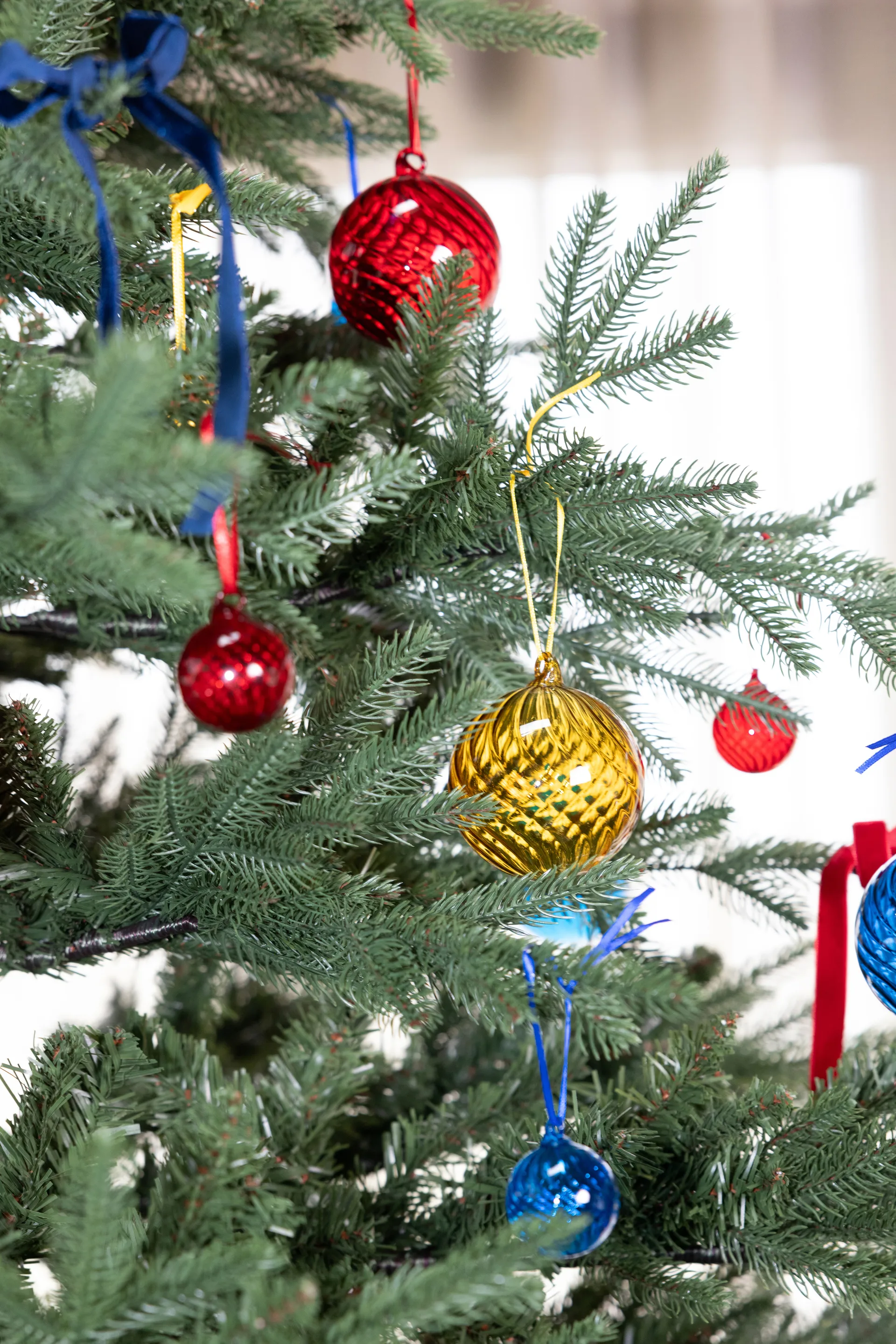 Opacity Christmas tree bauble M Ø8 cm 2-pack, Yellow Byon