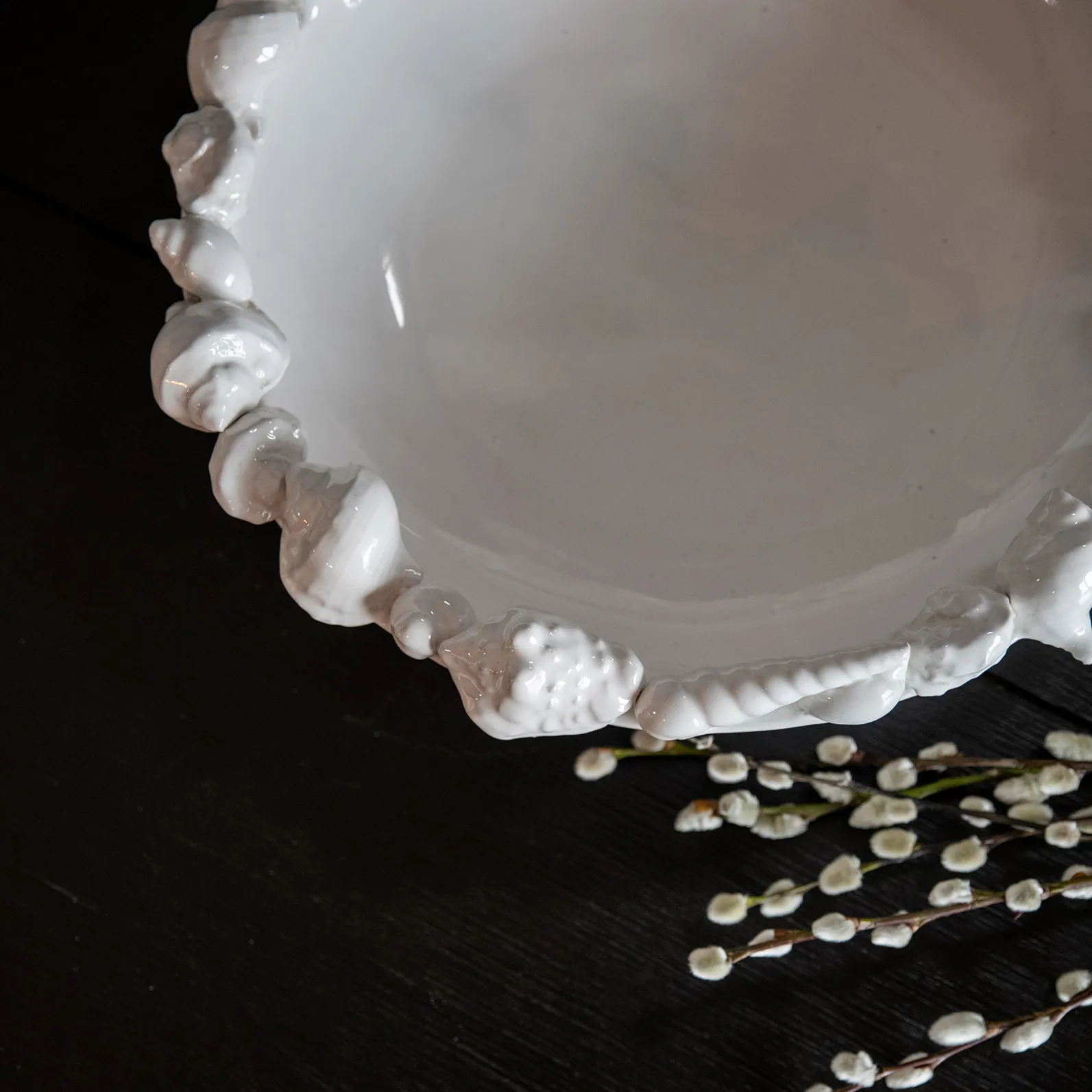 Shell saucer 38 cm, white Byon
