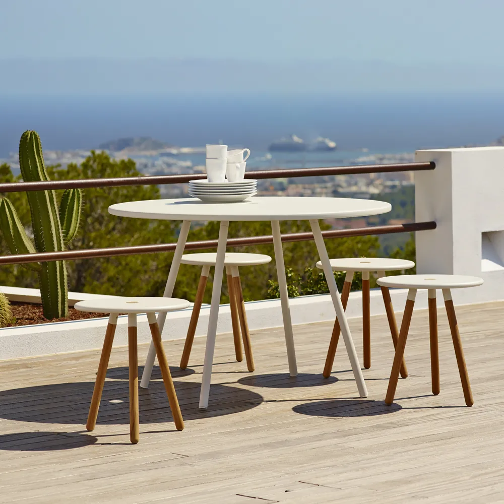 Area dining table, White Cane-line