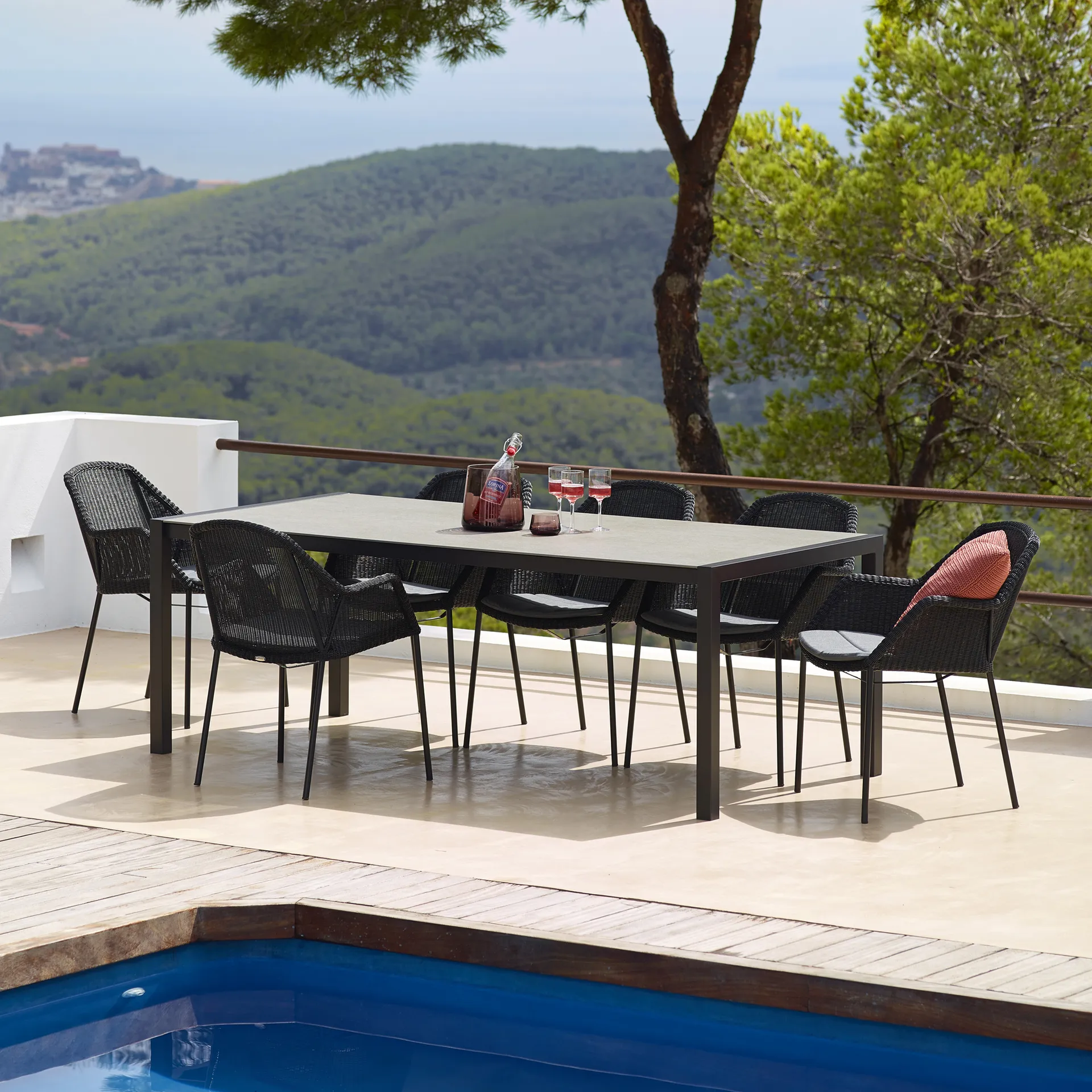 Breeze stackable armchair weave, Black Cane-line