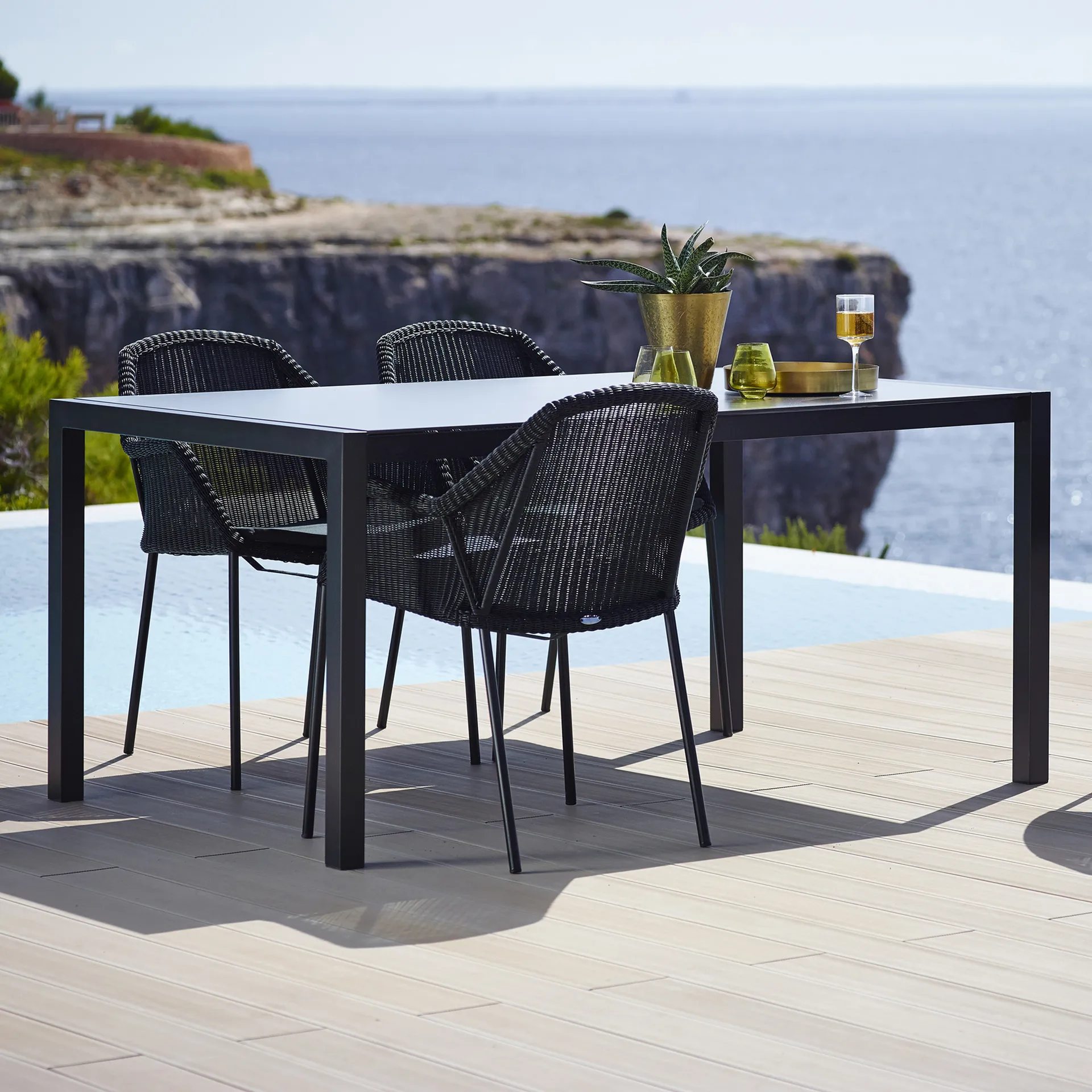 Breeze stackable armchair weave, Black Cane-line