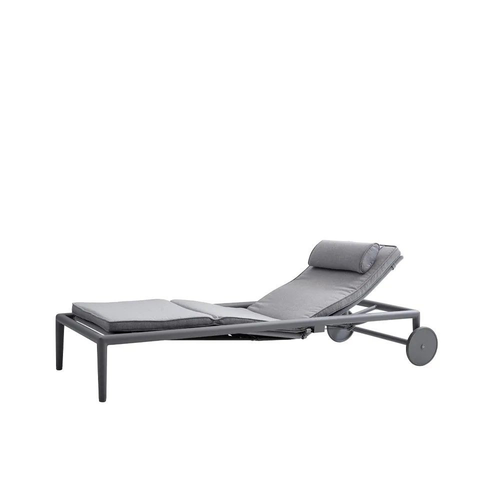 Cane-line Conic sun lounger Light grey | Scandinavian Design | Grey